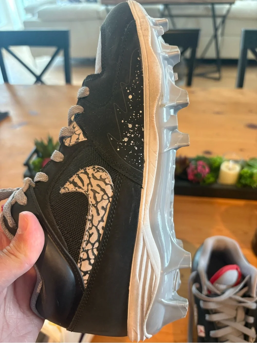 Jordan football cleats Low-Top Sneakers in Grey, Black and Red